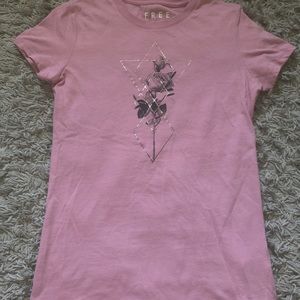 Cute Aeropostale shirt with floral detailing🌷.